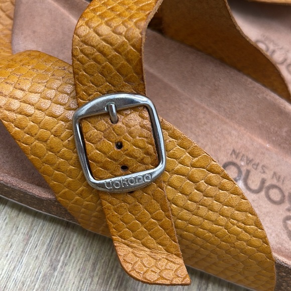 YOKONO Leather Animal Textured Sandals - 8 (US) (Tan) - Picture 4 of 8